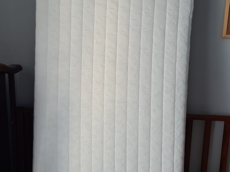 Βρεφικό Κρεβάτι Licno με στρώμα